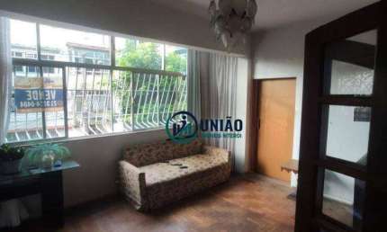 Amplo apartamento com 3 dormitórios, sendo uma suíte, em rua tranquila !