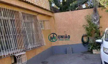 Ótima casa duplex, com 3 dormitórios em pequeno condomínio, ótima localização !