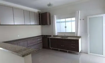 Incrivel! casa térrea em cond. fechado/ modulados, 3 dorm e suíte! só 830 mil