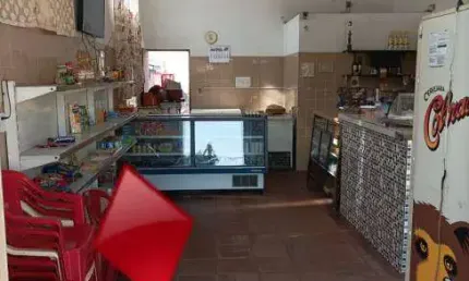 Salão comercial/ 1 WC social/ 3 vagas/ Ac. Av. General Carneiro