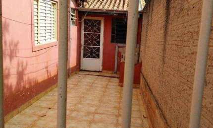 Chácara com ótima localização no Vale da Lua/ 4 Dorm./ Suítes/ Cozinha americana