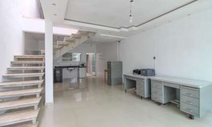 Sobrado 250 m²/ 3 Dorm./ Suíte/ Cozinha ampla/ 6 Vagas/ Jardim Prestes de Barros