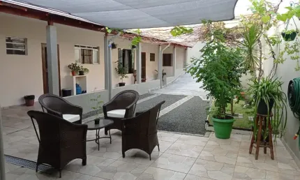 Linda casa térrea avarandada 2 Dorm./ Suíte/ 300 m²/ Ac. Rod. Raposo Tavares