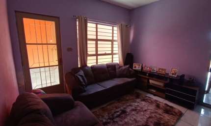 Oportunidade! Sobrado podendo ser 02 casas/ Espaço gourmet/ Permuta por chacara