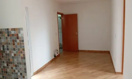 Apto térreo à venda 2 Dorm./ Quintal/ 1 Vaga/ Horto Florestal/ Só 230 mil