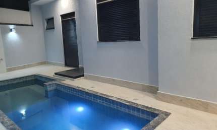 Casa térrea/ 181 m²/ 3 Suítes/ Área Gourmet/ Piscina/ Ac. Raposo Tavares
