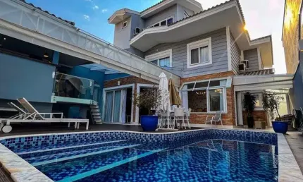 Sobrado em cond. alto padrão/ 450 m²/ 4 suítes/ piscina/ sauna/ área gourmet
