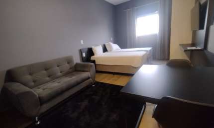 Flat mobiliado em Hotel de luxo/ Zona Central/ Ambientes integrados/ Só 155 mil