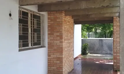 Casa comercial com 490 m²/ 4 Dorm./ Suítes/ 6 Vagas/ Ac. Av. Barão de Tatui