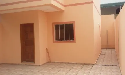 Sobrado com 2 dorm./ cozinha americana/ 2 wc´s/ 2 vagas/ ac. rod. raposo tavares