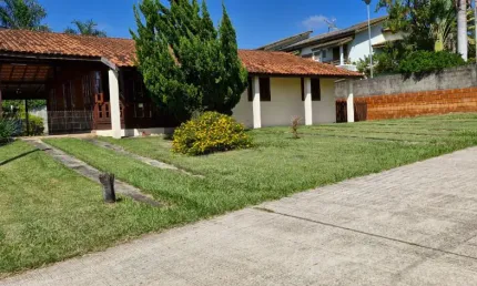 Chácara em condomínio/ 898 m²/ 3 Dorm./ Piscina/ Campo do Meio