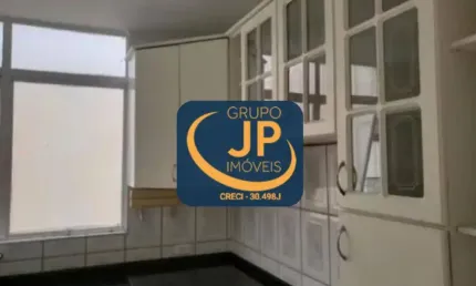Apto 60 m²/ 2 Dorm./ Cozinha com armários/ À 2 min. da Prefeitura/ Só R$ 255 mil