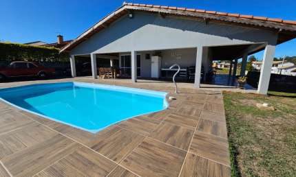 Chácara avarandada em condomínio/ 800 m²/ 3 Dorm./ Piscina/ Campo do Meio