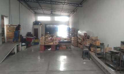 Galpão comercial/ 242 m²/ 2 Wc/ Copa/ Ac. Dr. Américo Figueredo
