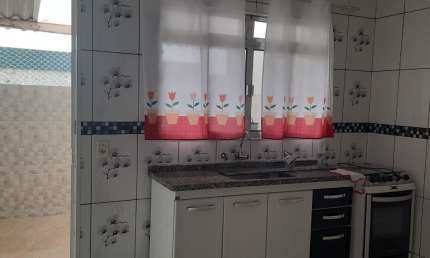 Sobrado podendo ser 02 casas/ Entradas independentes/ Ac. Av. Itavuvu