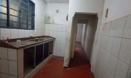 Casa à venda/ 119 m²/ 1 Dorm./ Porão/ Quintal/ Ac. Av. São Paulo/ Só R$ 215 mil