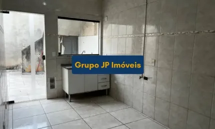 Casa assobradada à venda/ 2 Dorm./ Quintal/ Área de lazer/ Ac. Av. Ipanema