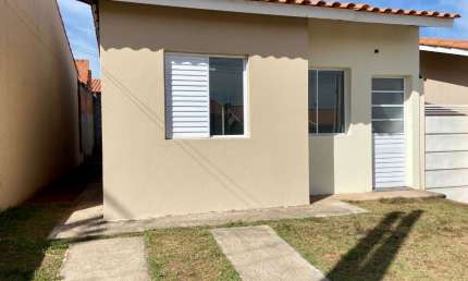 Casa térrea nova em condomínio/ 2 Dorm./ Quintal/ Ac. Av. Itavuvu/ Só R$ 243 mil