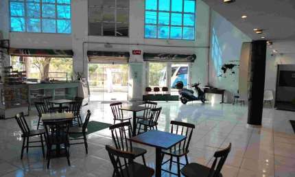 Prédio comercial em Avenida na Zona Central/ 750 m²/ 12 salas/ 4 andares