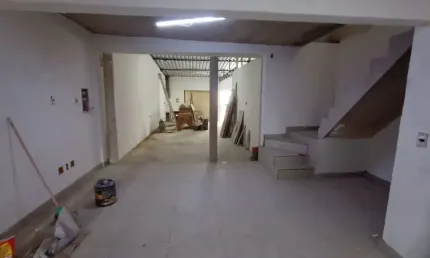 Salão comercial com casa/ 228 m²/ 3 Dorm./ Suíte/ Ac. Av. Adão Pereira Camargo