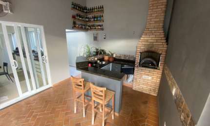 Casa térrea em Cond./ 3 Dorm./ Suíte/ Área Gourmet/ À 5 min. do Campolim