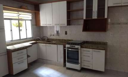 Apto térreo com quintal/ 75 m²/ 2 Dorm./ Ac. Américo Figueredo/ Aluguel 1.650,00