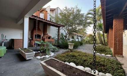 Casa à venda em Peruíbe/ 7 Dorm./ Suítes/ Área Gourmet/ Salão/ Só 790 mil