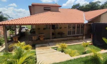 Chácara avarandada à venda em Iperó/ 1.800 m²/ 2 Dorm./ Só 373 mil