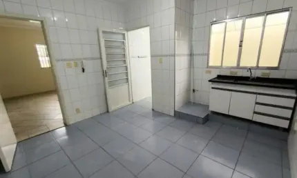 Apto térreo com quintal/ 71 m²/ 2 Dorm./ 2 Vagas/ Jd. Simus/ Só 250 mil