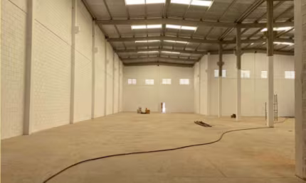 Galpão comercial/ 4.470 m²/ Doca/ Mezanino/ Refeitório/ Zona Industrial