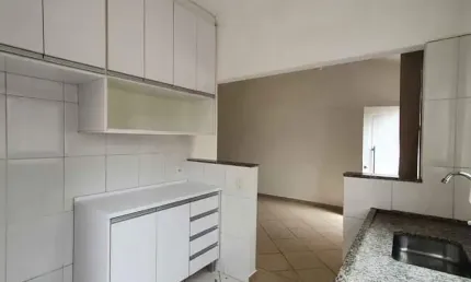 Casa Térrea 3 Dorm./ Suíte/ Espaço Gourmet/ 2 vagas/Quintal/ Ac. Av. Elias Maluf