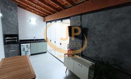Casa térrea em condomínio/ Modificada/ 2 dorm./ 2 vagas/ Quintais do Imperador