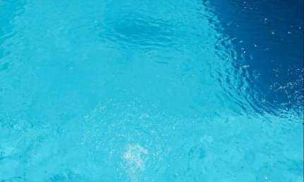 Sobrado á venda com piscina/ 3 dorm./ 10 vagas/ Espaço gourmet/ George Oeterer