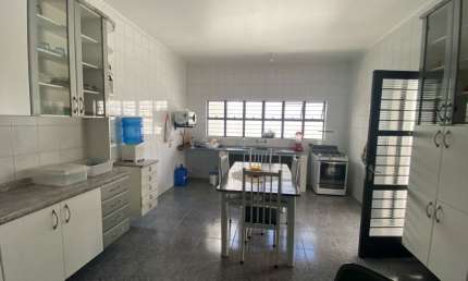 Casa térrea com 750 m² A.T./ 4 Dorm./ Suíte/ Área Gourmet/ Ac. Av. 31 de Março