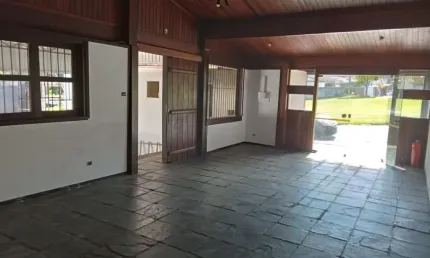 Salão com 180 m² de área construída/ Pátio amplo até 12 vagas/ Jd. Vera Cruz