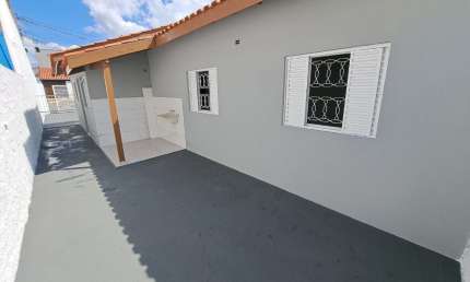 Casa térrea 3 Dorm./ 2 Wc´s/ 2 vagas/ Júlio de Mesquita/ Aluguel 2.450,00