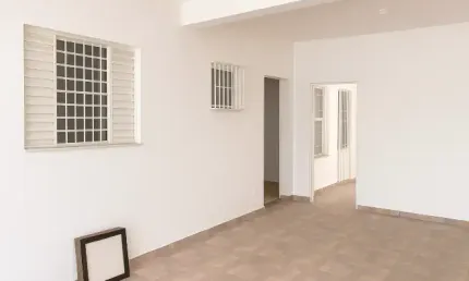 Casa térrea 3 dorm./ 3 vagas/ Acesso Av. Três de Março/ Aluguel 1.700,00