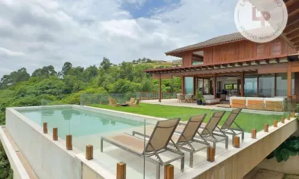 Linda casa a venda no fazenda da grama com 6 suites
