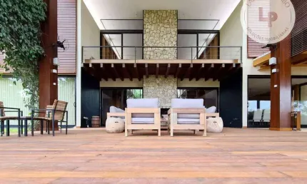 Mansão contemporânea e incrivelmente decorada à venda na fazenda da grama