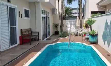 Belissima casa terrea à venda no condominio jardim das palmeiras  com piscina