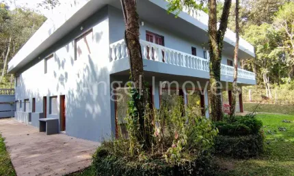 CASA AMPLA COM TODO O CONFORTO E TOTAL PRIVACIDADE, PRÓXIMA DA CIDADE DE SANTO ANTÔNIO DO PINHAL