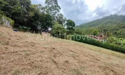 Área com excelente topografia a venda em ótimo bairro