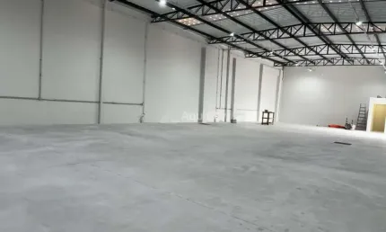 Galpão a venda ALUGADO com 400m² na Mooca - São Paulo: venda por R$2.350.000 ou locação por R$15.000. Confira!