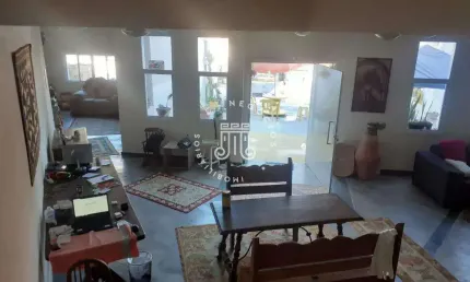 Casa à venda com 04 dormitórios localizada no bairro jardim da serra em jundiaí-sp.