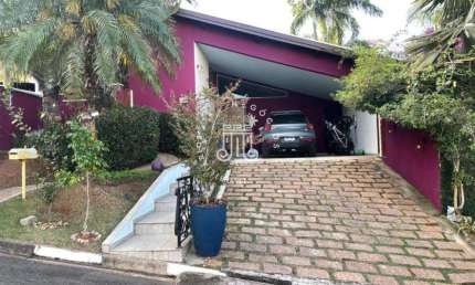 Casa térrea à venda localizada no Condomínio Residencial Colina dos Coqueiros, no bairro Jardim Jurema, na cidade de Valinhos-SP