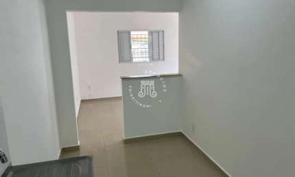 Casa com 2 quartos para alugar na Rua Bela Vista, Casa Principal - Da Frente, 413, Bela Vista, Jundiaí