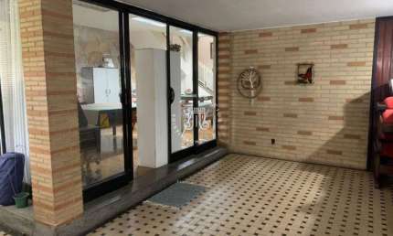 CASA À VENDA COM 255 M² - 3 DORMITÓRIOS, 2 BANHEIROS, 1 VAGA DE GARAGEM - CENTRO - JUNDIAI/SP