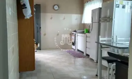 Chácara à venda com 6.000m² e composta por 02 casas em jarinu-sp.