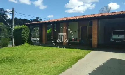 Casa padrão à venda com 03 dormitórios no bairro jardim colonial em jundiaí./sp
