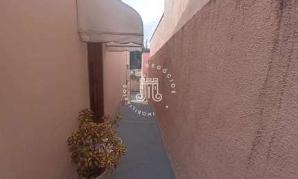 CASA À VENDA COM 02 DORMITÓRIOS, VILA APARECIDA EM JUNDIAÍ-SP.
